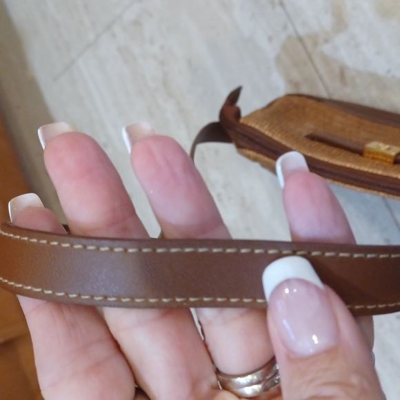 Gorgeous Etienne Aigner Mini Shoulder Bag - Picture 5 of 9